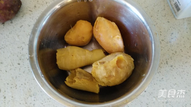 <a href=/shicai/shucai/HongShu/index.html target=_blank><u>红薯</u></a>包子的做法