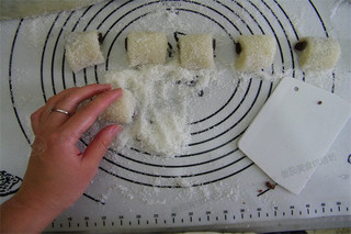 雪花<a href=/shicai/mimian/NuoMi/index.html target=_blank><u>糯米</u></a>糕