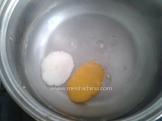 棒棒糖<a href=/shicai/shucai/NanGua/index.html target=_blank><u>南瓜</u></a>汤圆