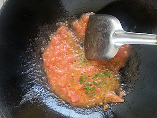 <a href=/shicai/shucai/XiHongShi/index.html target=_blank><u>西红柿</u></a>炖<a href=/shicai/mimian/DouFu/index.html target=_blank><u>豆腐</u></a>