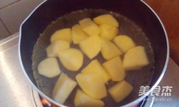 生啫<a href=/shicai/rouqin/PaiGu/index.html target=_blank><u>排骨</u></a>的做法