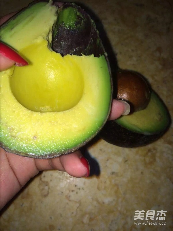 avocado juice 奶香<a href=/shicai/guopin/NuiYouGuo/index.html target=_blank><u><a href=/shicai/guopin/NiuYouGuo/index.html target=_blank><u>牛油果</u></a></u></a>汁的做法