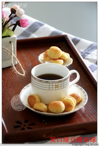 笑口<a href=/shicai/mimian/LvDou/index.html target=_blank><u>绿豆</u></a><a href=/shicai/mimian/NuoMi/index.html target=_blank><u>糯米</u></a>球的做法