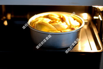 椰蓉<a href=/shicai/shucai/MeiGuiHua/index.html target=_blank><u>玫瑰花</u></a>朵<a href=/shicai/mimian/MianBao/index.html target=_blank><u>面包</u></a>步骤9