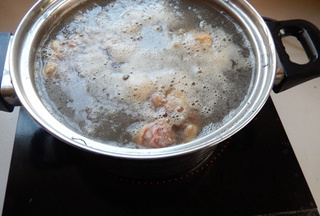 益母草<a href=/shicai/rouqin/GeZi/index.html target=_blank><u>鸽子</u></a>汤