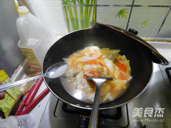 <a href=/shicai/shucai/XiHongShi/index.html target=_blank><u>西红柿</u></a><a href=/shicai/rouqin/PaiGu/index.html target=_blank><u>排骨</u></a>汤面的做法