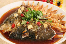 <a href=/shicai/shuichanpin/YuYuTou/index.html target=_blank><u>鱼头</u></a>泡饼的做法