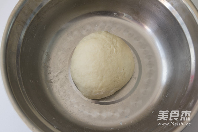 #香雪面粉试用#<a href=/shicai/shuichanpin/JinQiangYu/index.html target=_blank><u>金枪鱼</u></a>腊肠披萨的做法