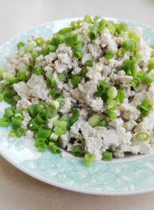 小葱拌<a href=/shicai/mimian/DouFu/index.html target=_blank><u>豆腐</u></a>