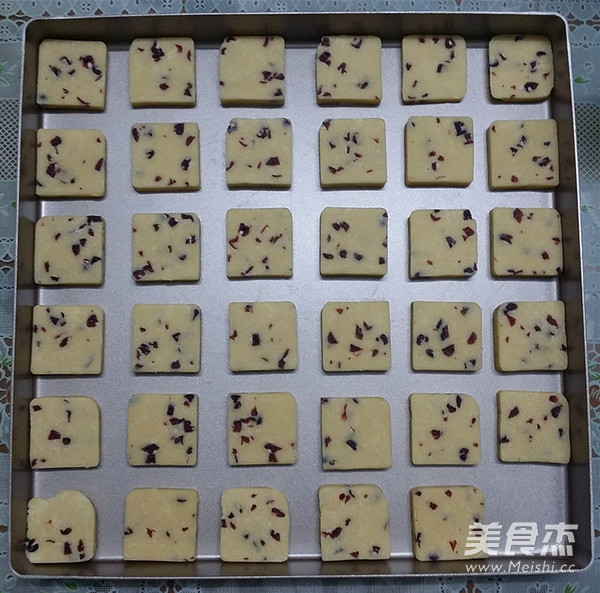 <a href=/shicai/guopin/ManYueMei/index.html target=_blank><u>蔓越莓</u></a>饼干的做法