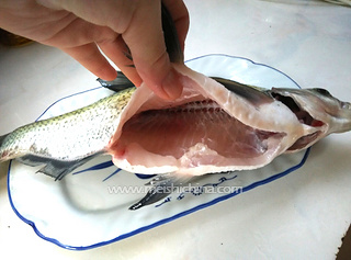 清蒸<a href=/shicai/shuichanpin/BianYu/index.html target=_blank><u>鳊鱼</u></a>