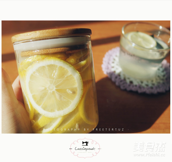 腌<a href=/shicai/guopin/NingMeng/index.html target=_blank><u>柠檬</u></a>片 (蜜浸<a href=/shicai/guopin/NingMeng/index.html target=_blank><u>柠檬</u></a>)的做法