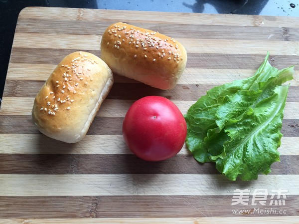 <a href=/shicai/rouqin/JiTui/index.html target=_blank><u>鸡腿</u></a>汉堡的做法