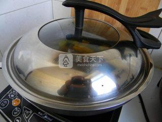 猪<a href=/shicai/rouqin/JiGu/index.html target=_blank><u>脊骨</u></a>炖<a href=/shicai/shucai/NanGua/index.html target=_blank><u>南瓜</u></a>