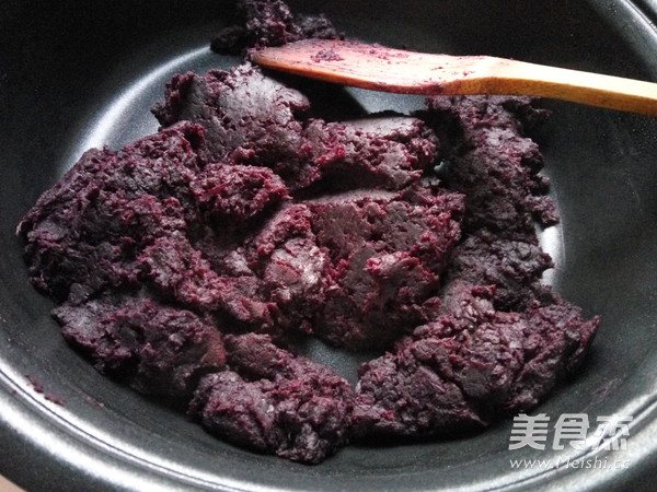 自制<a href=/shicai/shucai/ZiShu/index.html target=_blank><u>紫薯</u></a>馅的做法