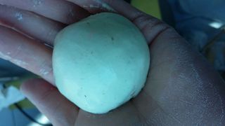 <a href=/shicai/mimian/HongDou/index.html target=_blank><u>红豆</u></a>馅小粘饼