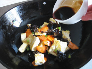 家常烧<a href=/shicai/mimian/DouFu/index.html target=_blank><u>豆腐</u></a>