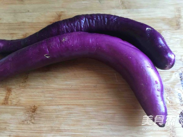 <a href=/shicai/shucai/QieZi/index.html target=_blank><u>茄子</u></a>炒虾仁的做法