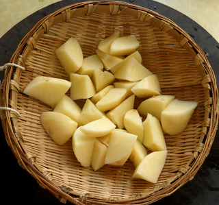 香辣<a href=/shicai/rouqin/NiuNan/index.html target=_blank><u>牛腩</u></a>烧<a href=/shicai/shucai/TuDou/index.html target=_blank><u>土豆</u></a>