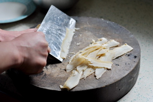 虎皮烧椒拌<a href=/shicai/rouqin/NiuDu/index.html target=_blank><u>牛肚</u></a>步骤2