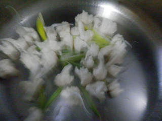 <a href=/shicai/rouqin/PaiGu/index.html target=_blank><u>排骨</u></a>烧<a href=/shicai/shucai/HuaCai/index.html target=_blank><u>花菜</u></a>