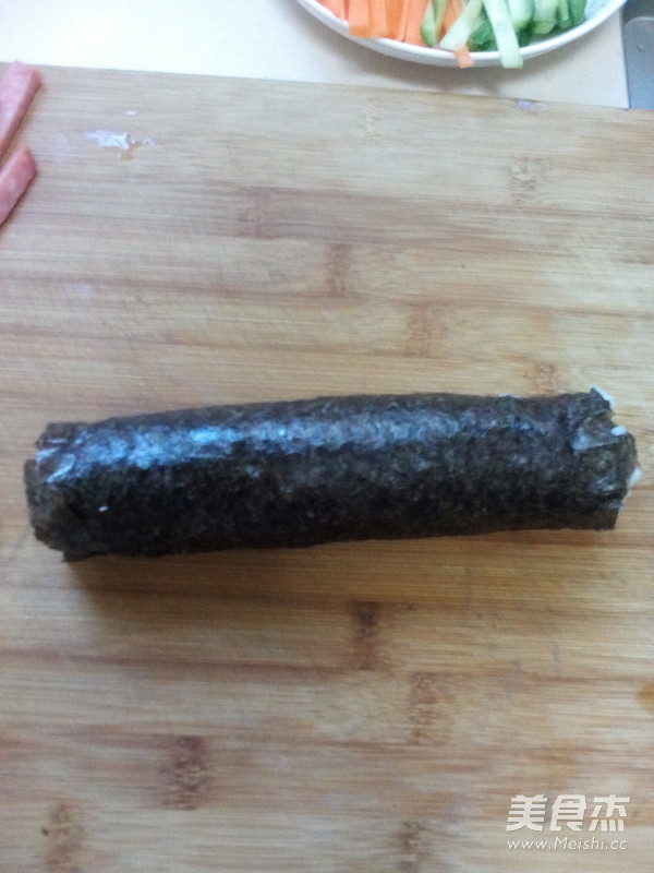 <a href=/shicai/shuichanpin/ZiCai/index.html target=_blank><u>紫菜</u></a>包饭的做法