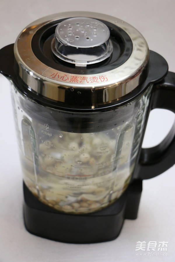 <a href=/shicai/guopin/LianZi/index.html target=_blank><u>莲子</u></a><a href=/shicai/shucai/BaiHe/index.html target=_blank><u>百合</u></a><a href=/shicai/mimian/DouJiang/index.html target=_blank><u>豆浆</u></a>的做法