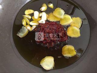 水煮<a href=/shicai/rouqin/NiuRou/index.html target=_blank><u>牛肉</u></a>