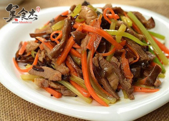 <a href=/shicai/shucai/XiQin/index.html target=_blank><u>西芹</u></a><a href=/shicai/shucai/HuLuoBo/index.html target=_blank><u>胡<a href=/shicai/shucai/LuoBo/index.html target=_blank><u>萝卜</u></a></u></a>肉丝wN.jpg