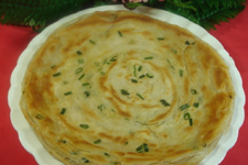 <a href=/shicai/diaoweipin/CongYou/index.html target=_blank><u>葱油</u></a>饼的做法和小窍门介绍