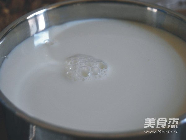 自制<a href=/shicai/mimian/SuanNai/index.html target=_blank><u>酸奶</u></a>的做法