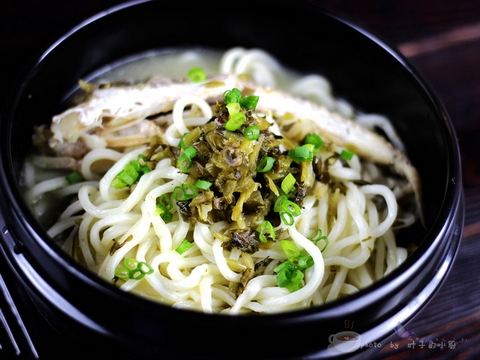 <a href=/shicai/shuichanpin/uangYu/index.html target=_blank><u>黄鱼</u></a>煨面的做法
