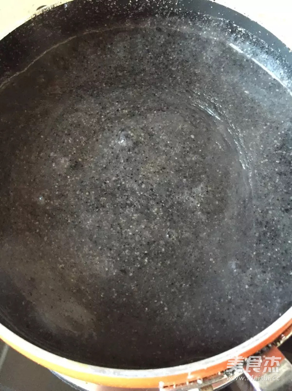 醇香<a href=/shicai/guopin/HeiZhiMa/index.html target=_blank><u>黑<a href=/shicai/guopin/ZhiMa/index.html target=_blank><u>芝麻</u></a></u></a>糊的做法