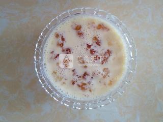 <a href=/shicai/mimian/NiuNai/index.html target=_blank><u>牛奶</u></a><a href=/shicai/guopin/Tao/index.html target=_blank><u>桃</u></a>胶蒸蛋