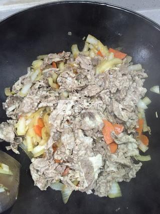 营养<a href=/shicai/rouqin/NiuRou/index.html target=_blank><u>牛肉</u></a>饭