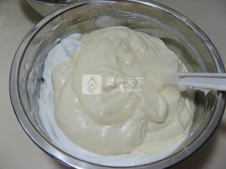 双色<a href=zt/qifengdg target=_blank><u>戚风蛋糕</u></a>