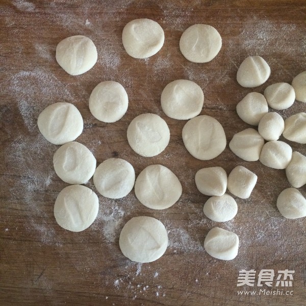 <a href=/shicai/shucai/HuLuoBo/index.html target=_blank><u>胡<a href=/shicai/shucai/LuoBo/index.html target=_blank><u>萝卜</u></a></u></a>水饺的做法