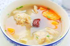 <a href=/shicai/shucai/HuLuoBo/index.html target=_blank><u>胡<a href=/shicai/shucai/LuoBo/index.html target=_blank><u>萝卜</u></a></u></a><a href=/shicai/rouqin/PaiGu/index.html target=_blank><u>排骨</u></a>汤的做法