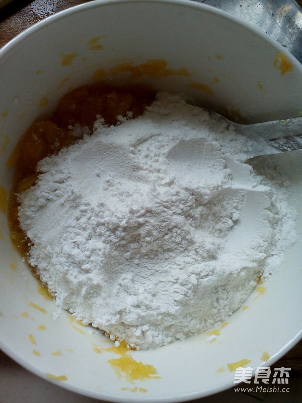 <a href=/shicai/shucai/NanGua/index.html target=_blank><u>南瓜</u></a>饼的做法