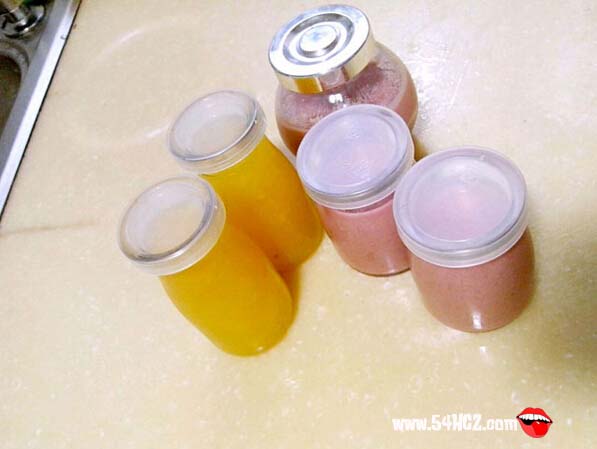 <a href=/shicai/guopin/CaoMei/index.html target=_blank><u>草莓</u></a><a href=/shicai/mimian/NiuNai/index.html target=_blank><u>牛奶</u></a>布丁的做法