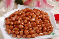 油炸<a href=/shicai/guopin/HuaSheng/index.html target=_blank><u>花生</u></a>米的做法