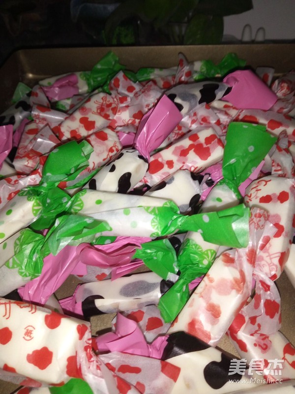 软硬<a href=/shicai/rouqin/NiuZa/index.html target=_blank><u>牛杂</u></a>糖的做法