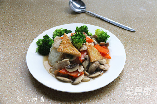 <a href=/shicai/shucai/MoGu/index.html target=_blank><u>蘑菇</u></a>什锦盖浇饭的做法