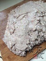 <a href=/shicai/shucai/TongHao/index.html target=_blank><u>茼蒿</u></a><a href=/shicai/shuichanpin/BoYu/index.html target=_blank><u>鲅鱼</u></a>水饺步骤9