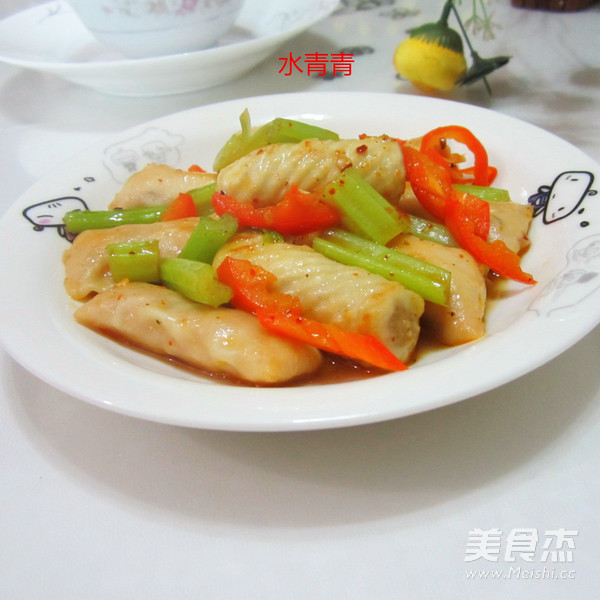 <a href=/shicai/shucai/QinCai/index.html target=_blank><u>芹菜</u></a>鱼卷的做法