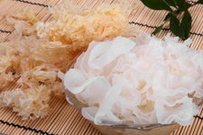 白<a href=/shicai/shucai/MuEr/index.html target=_blank><u>木耳</u></a><a href=/shicai/guopin/LianZi/index.html target=_blank><u>莲子</u></a>