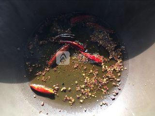 水煮<a href=/shicai/rouqin/NiuRou/index.html target=_blank><u>牛肉</u></a>