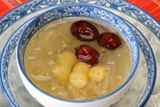 <a href=/shicai/shucai/YinEr/index.html target=_blank><u>银耳</u></a>红<a href=/shicai/guopin/Zao/index.html target=_blank><u>枣</u></a><a href=/shicai/guopin/GouQi/index.html target=_blank><u>枸杞</u></a>汤
