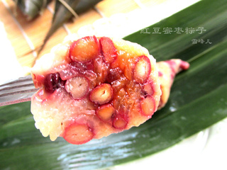<a href=/shicai/mimian/HongDou/index.html target=_blank><u>红豆</u></a>蜜<a href=/shicai/guopin/Zao/index.html target=_blank><u>枣</u></a>粽子