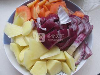 <a href=/shicai/rouqin/PaiGu/index.html target=_blank><u>排骨</u></a>咖喱<a href=/shicai/mimian/MiFan/index.html target=_blank><u>米饭</u></a>